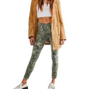 • Free People • Chop Pocket CAMO Skinny Jeans